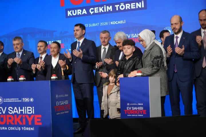 Kocaeli’de 10 bin 340 sosyal konutun kura çekimi Bakan Kurum’un katılımıyla yapıldı