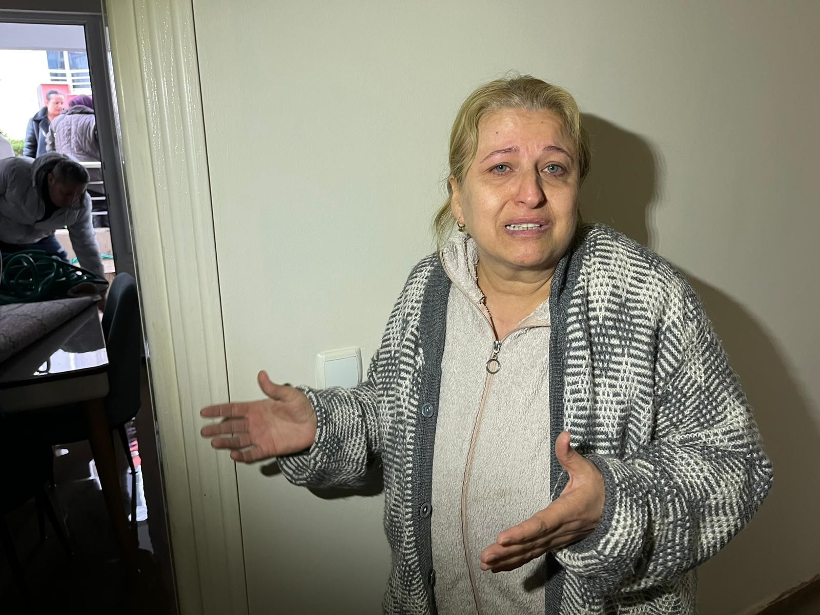 İzmir’de dere taştı, vatandaşlar çaresiz kaldı: