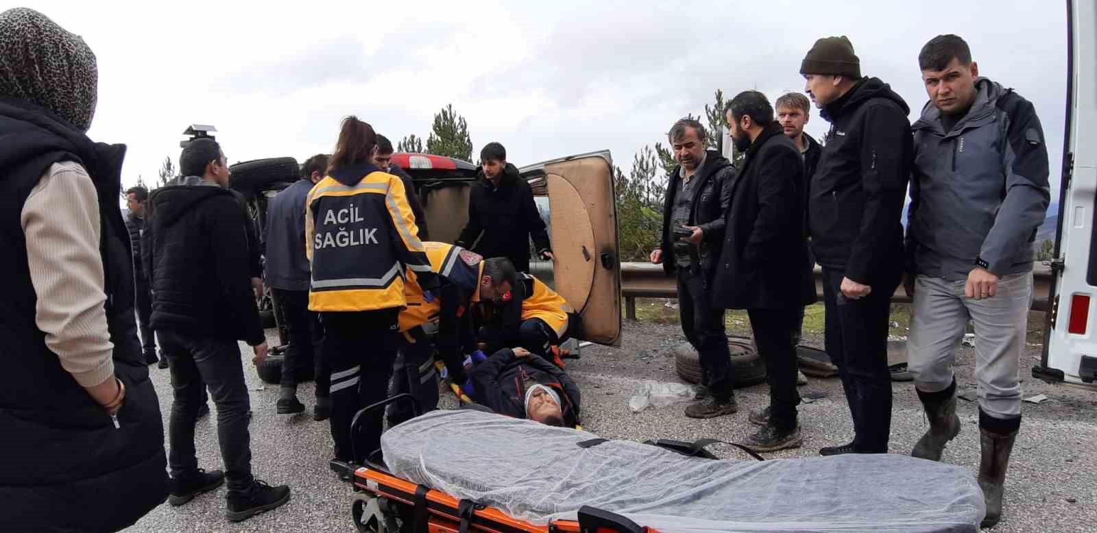 Bolu&rsquo;da cenaze d&ouml;n&uuml;ş&uuml; kaza: 2 yaralı
