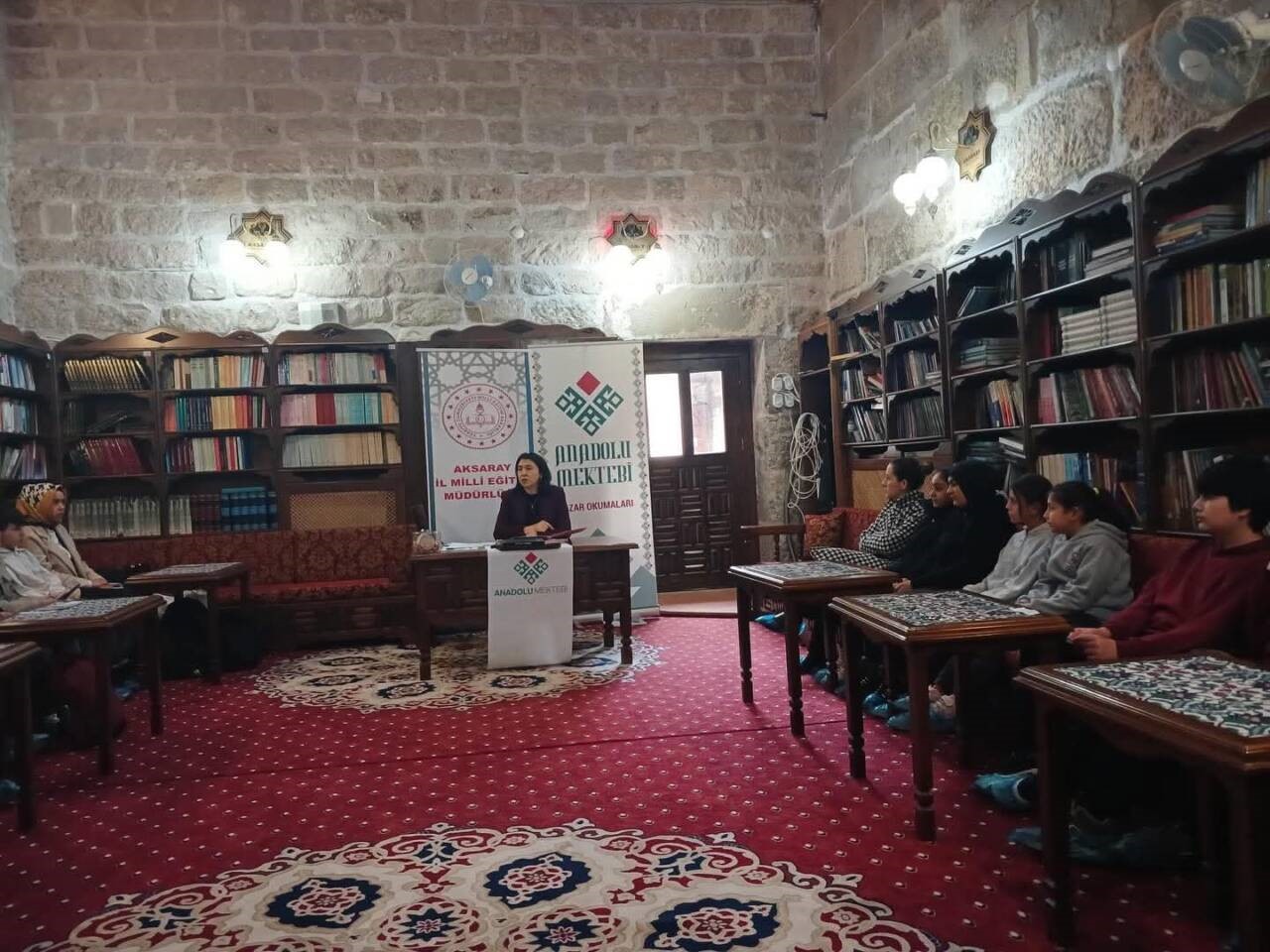 Öğrenciler Aksaray’daki okuma sohbetinde bir araya geldi