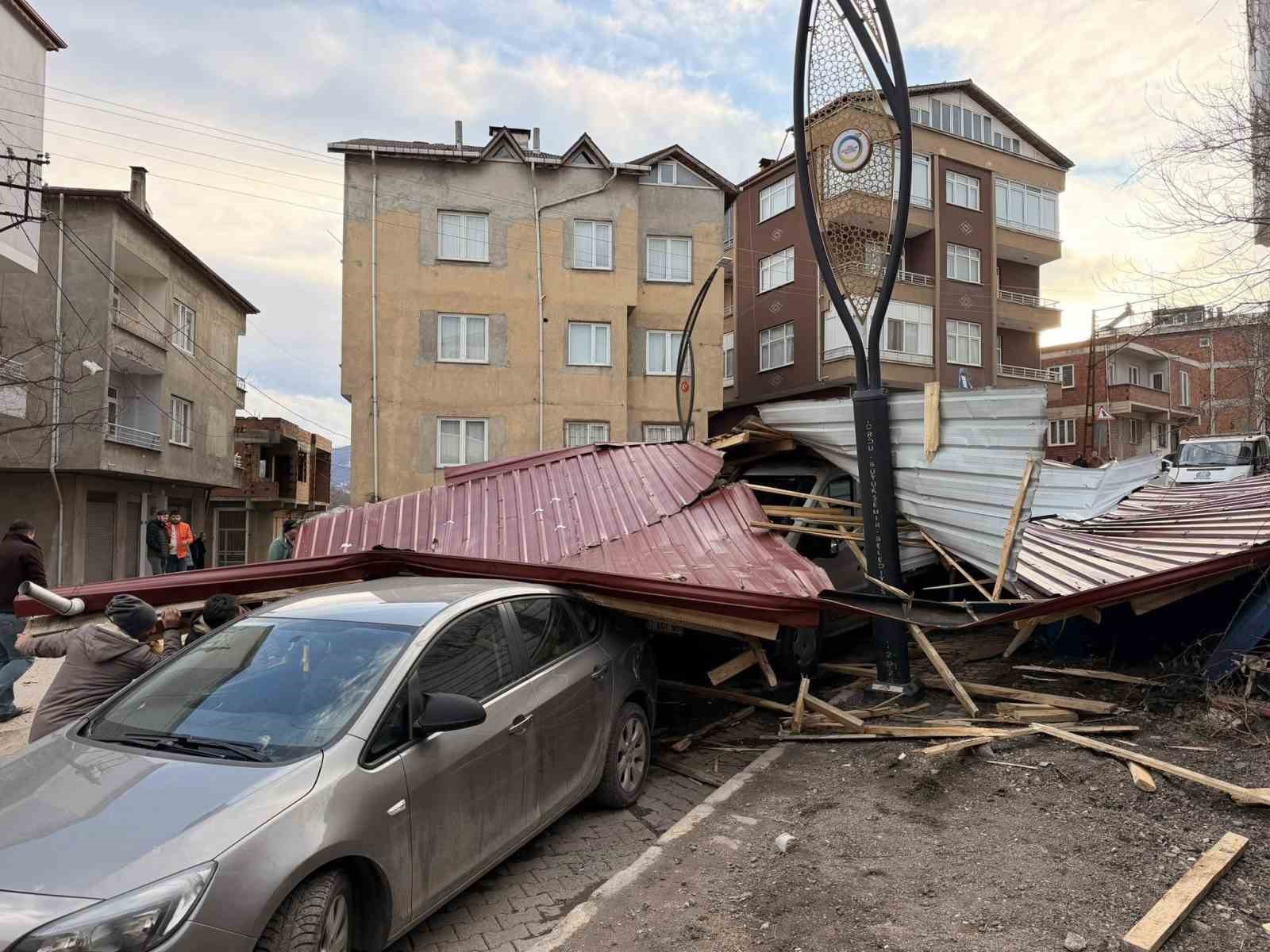 Ordu&rsquo;da fırtına hayatı olumsuz etkiledi
