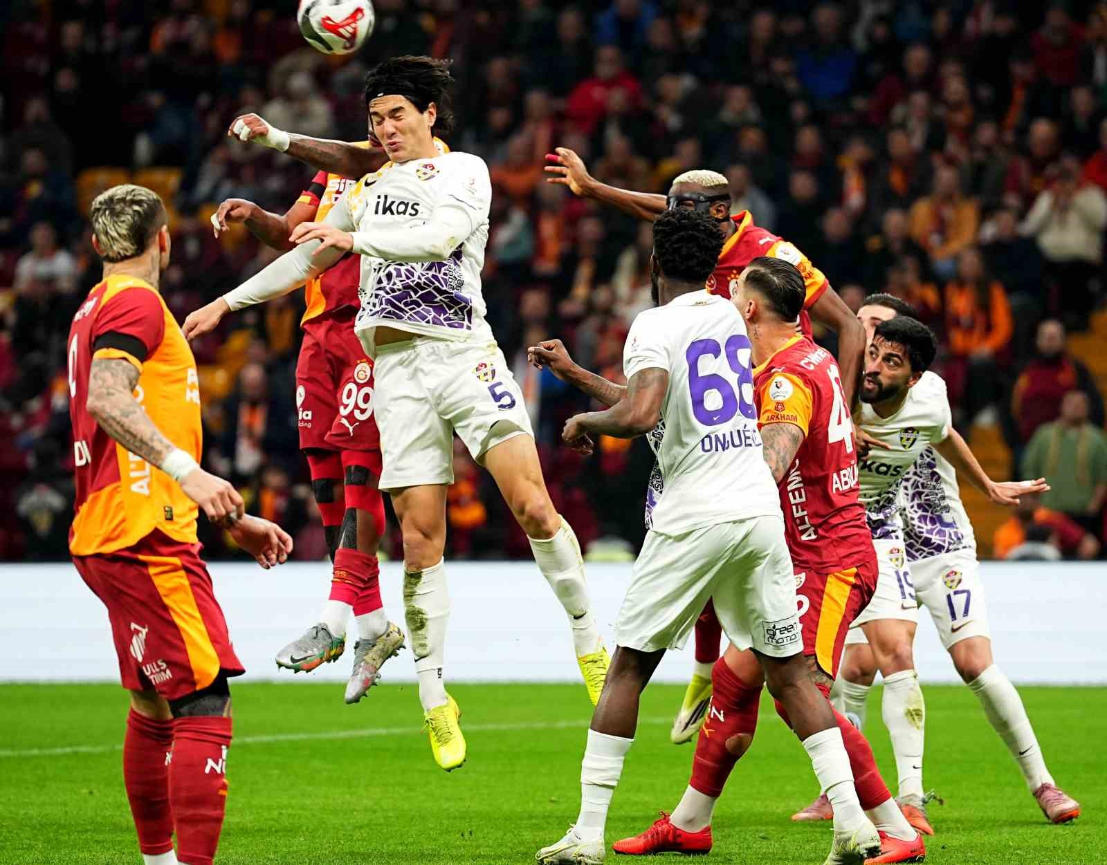 Trendyol Süper Lig: Galatasaray: 1 - Eyüpspor: 0 (Maç devam ediyor)