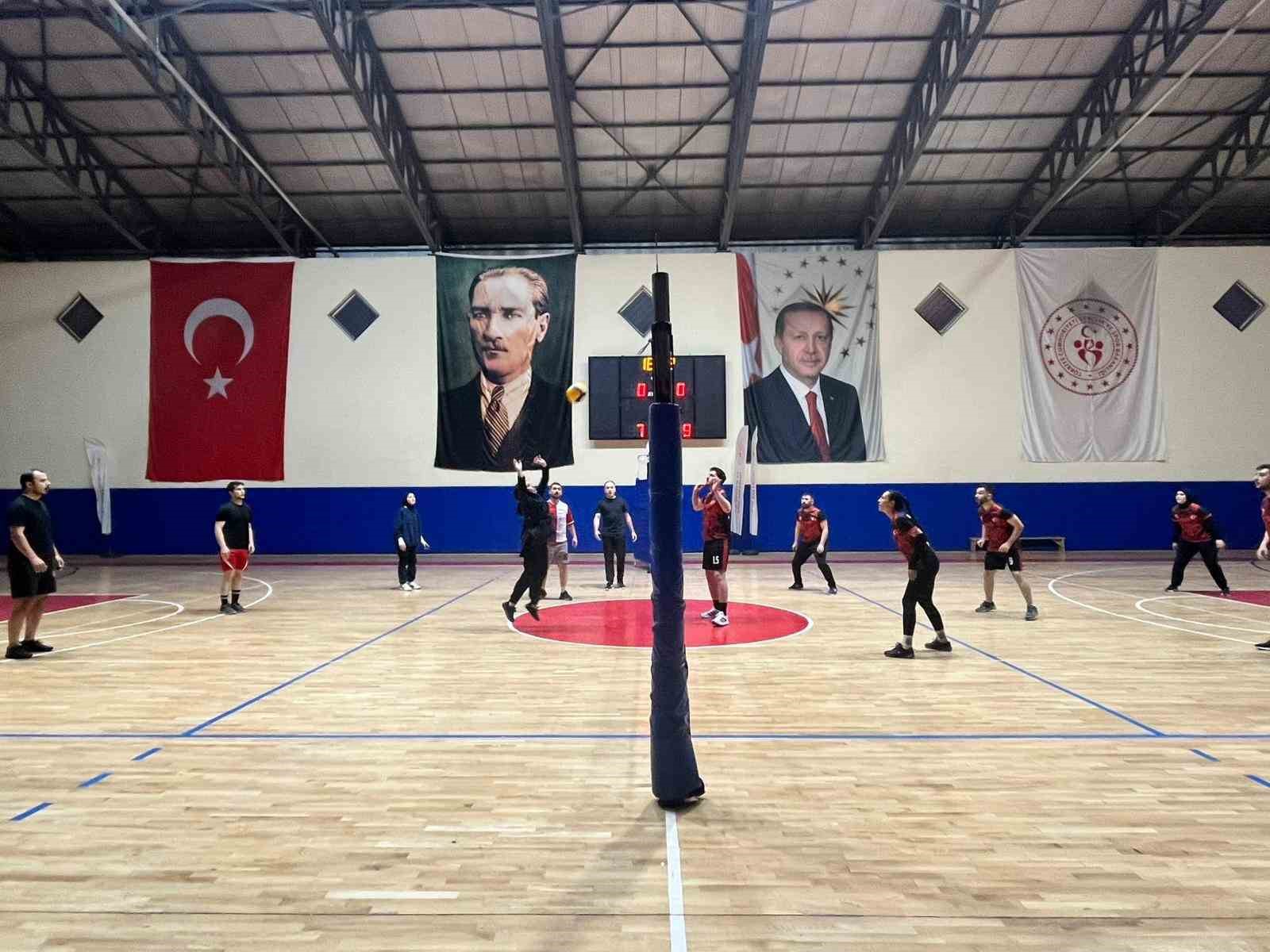 Vezirk&ouml;pr&uuml;&rsquo;de sağlık &ccedil;alışanları voleybol turnuvası
