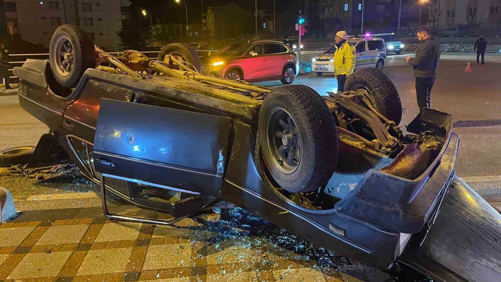 Kazada hurdaya d&ouml;nen ara&ccedil;tan yara almadan kurtuldu
