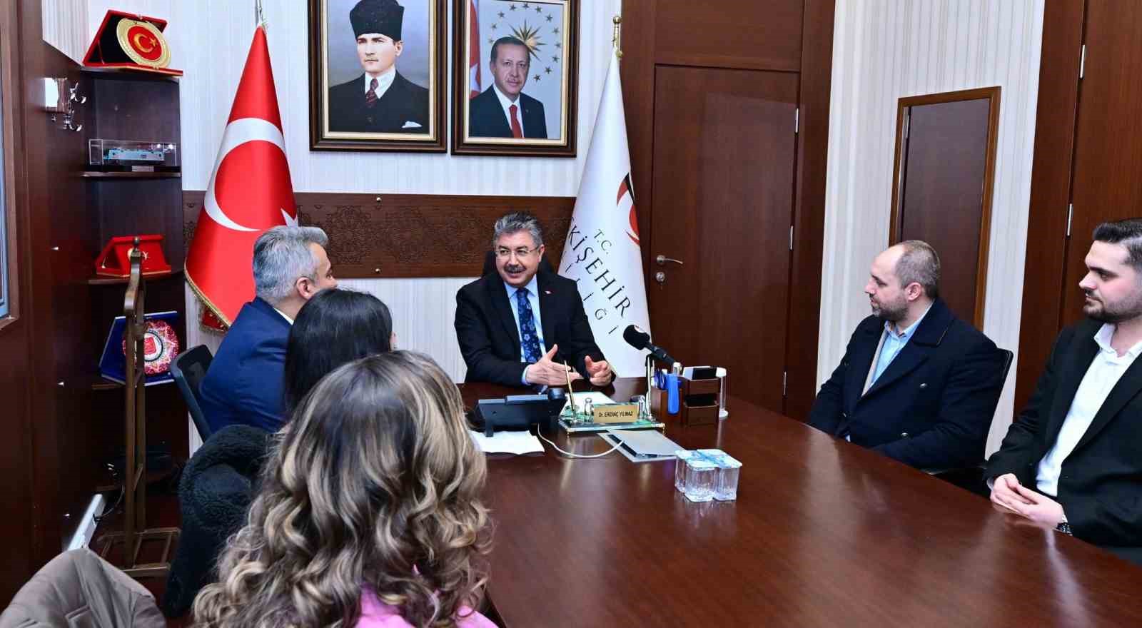 Gazeteciler basın kartlarını Vali Yılmaz’dan aldı