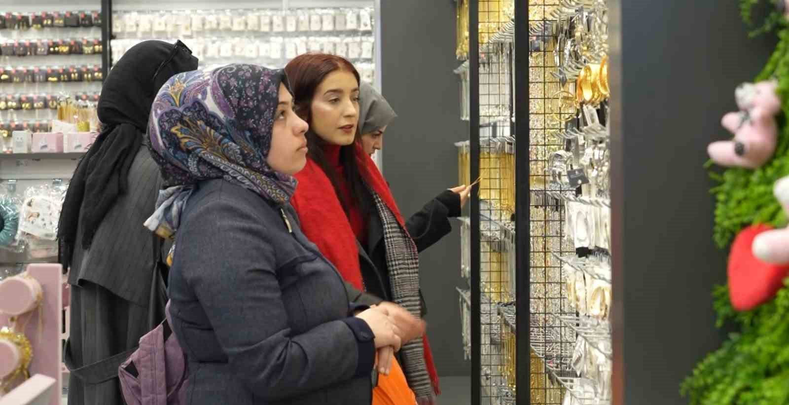 Sevgililer G&uuml;n&uuml; esnafa yaradı: Satışlar 2 katına &ccedil;ıktı
