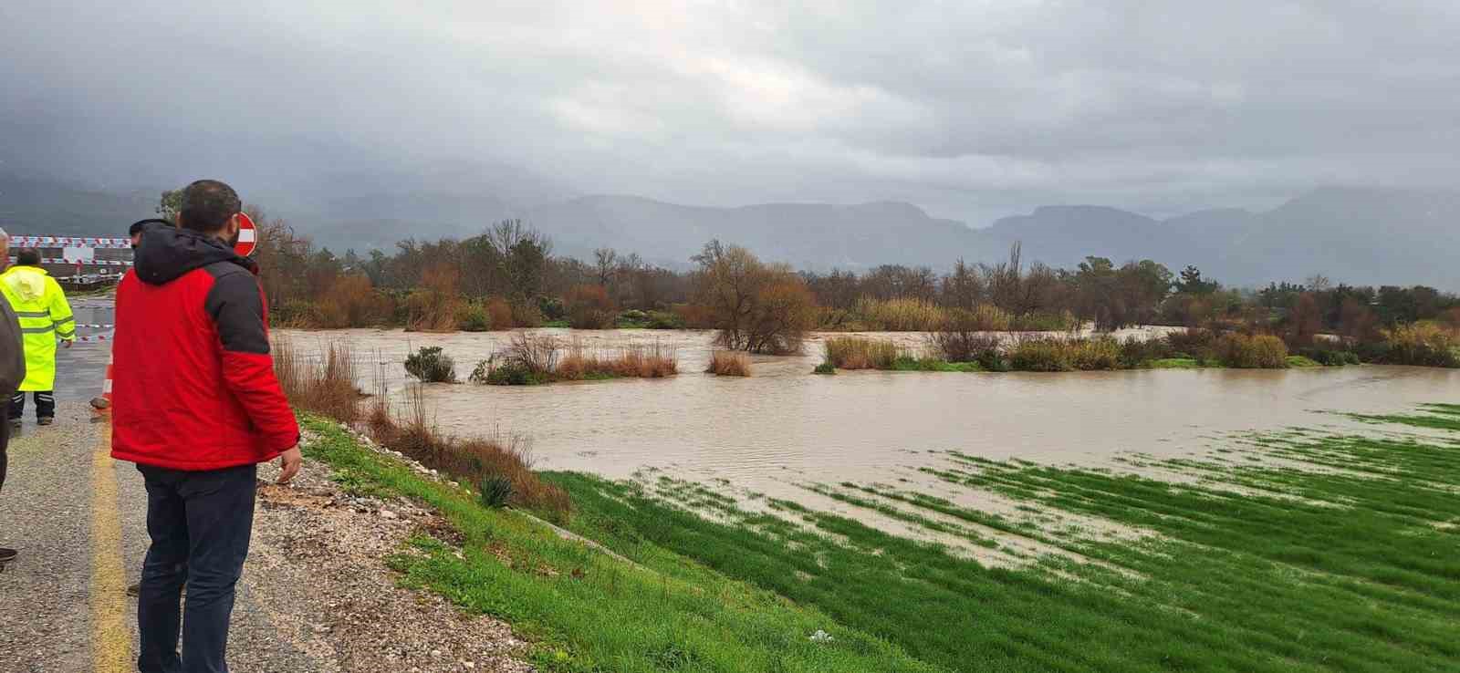 Sel afetinde zarar g&ouml;ren alanlarda &ouml;n hasar tespit &ccedil;alışmaları başladı
