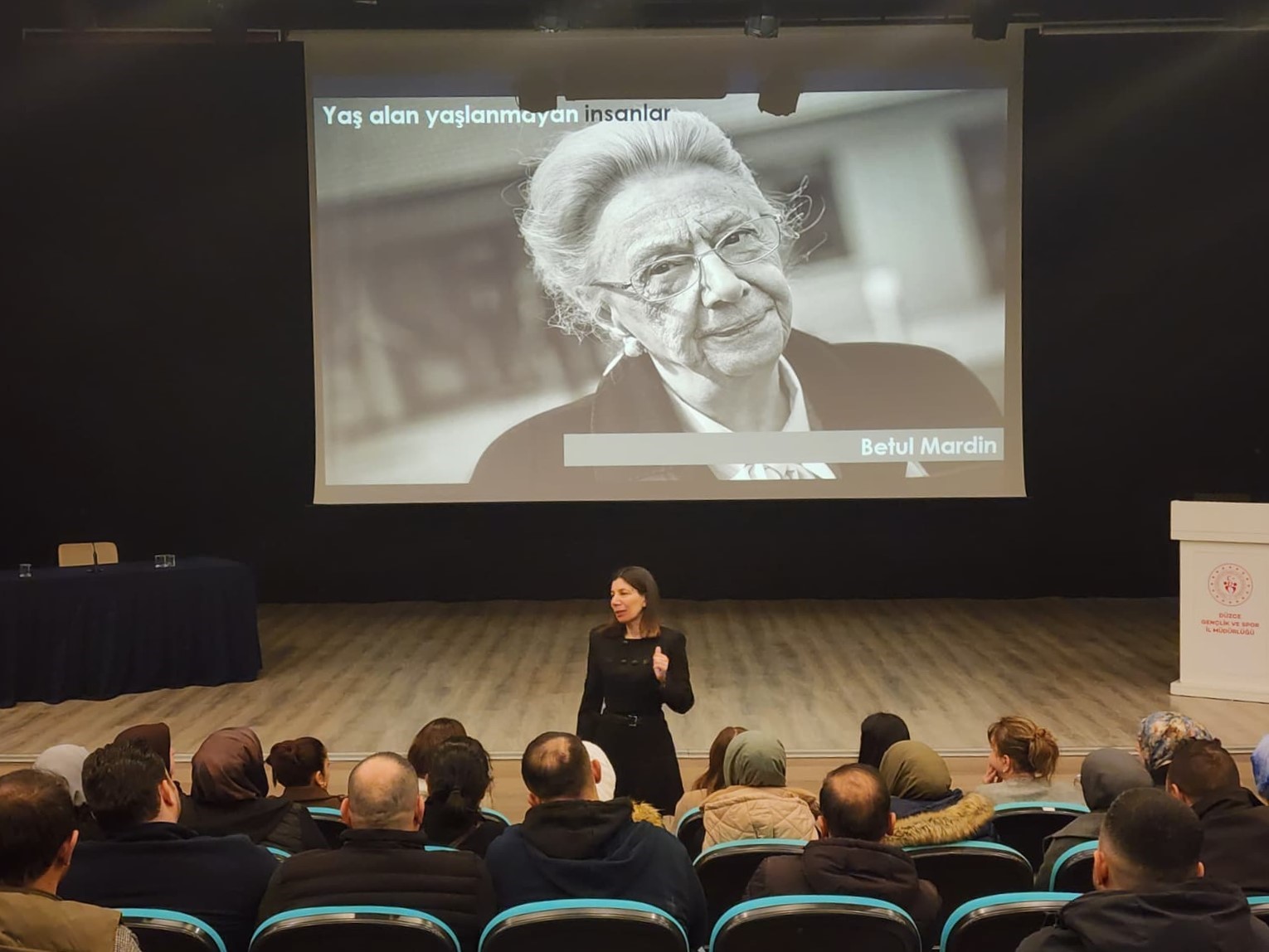Mesleki hizmet i&ccedil;i eğitimler s&uuml;r&uuml;yor
