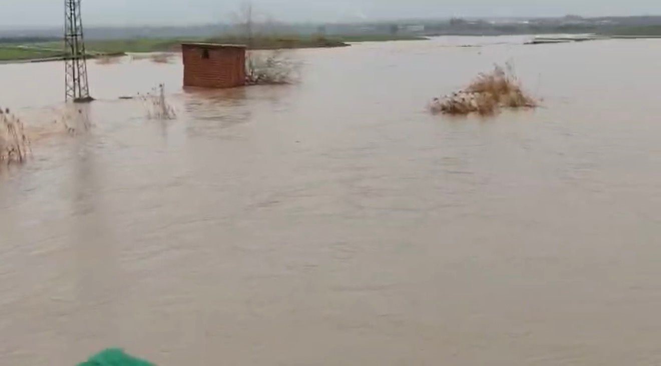 İslahiye&rsquo;de sağanak sonrası ev ve tarlaları su bastı
