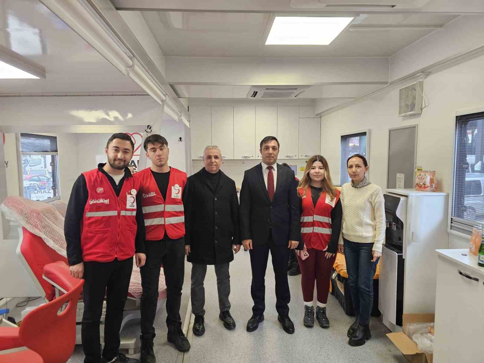 Şaphane Kaymakamı Boztaş&rsquo;tan d&uuml;zenli kan bağışı &ccedil;ağrısı
