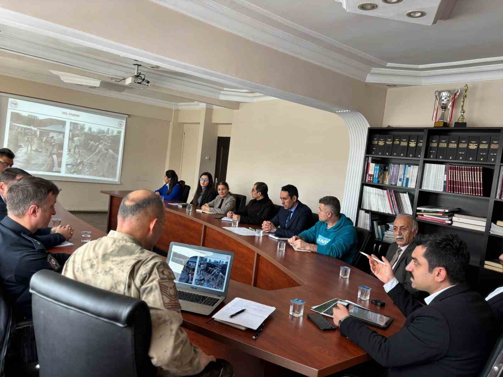 Susuz&rsquo;da sel ve su baskınlarına karşı alınacak &ouml;nlemler masaya yatırıldı
