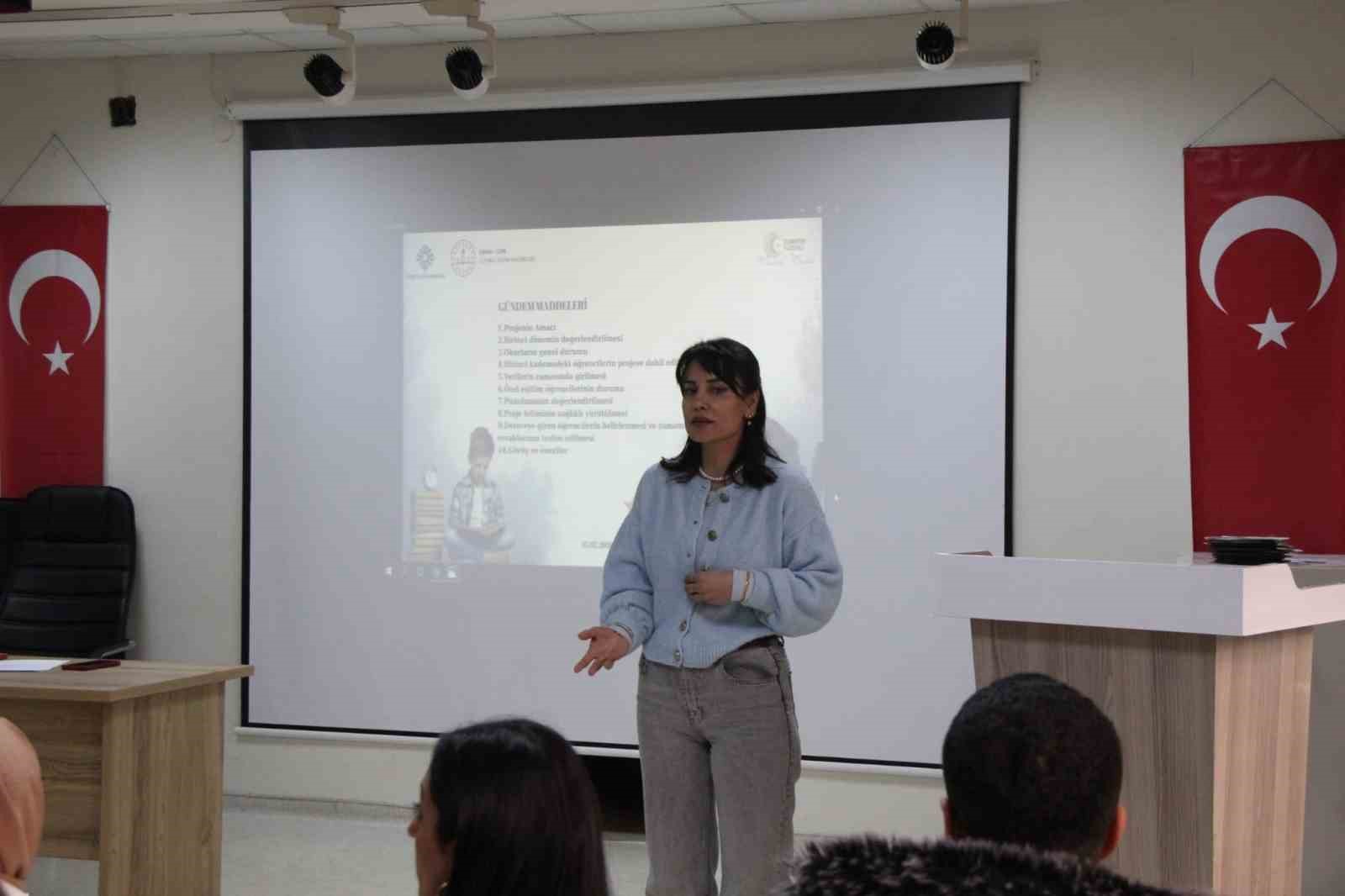 Cizre&rsquo;de 7&rsquo;den 70&rsquo;e Okuyan Cizre Projesi s&uuml;re&ccedil; izleme ve değerlendirme toplantısı
