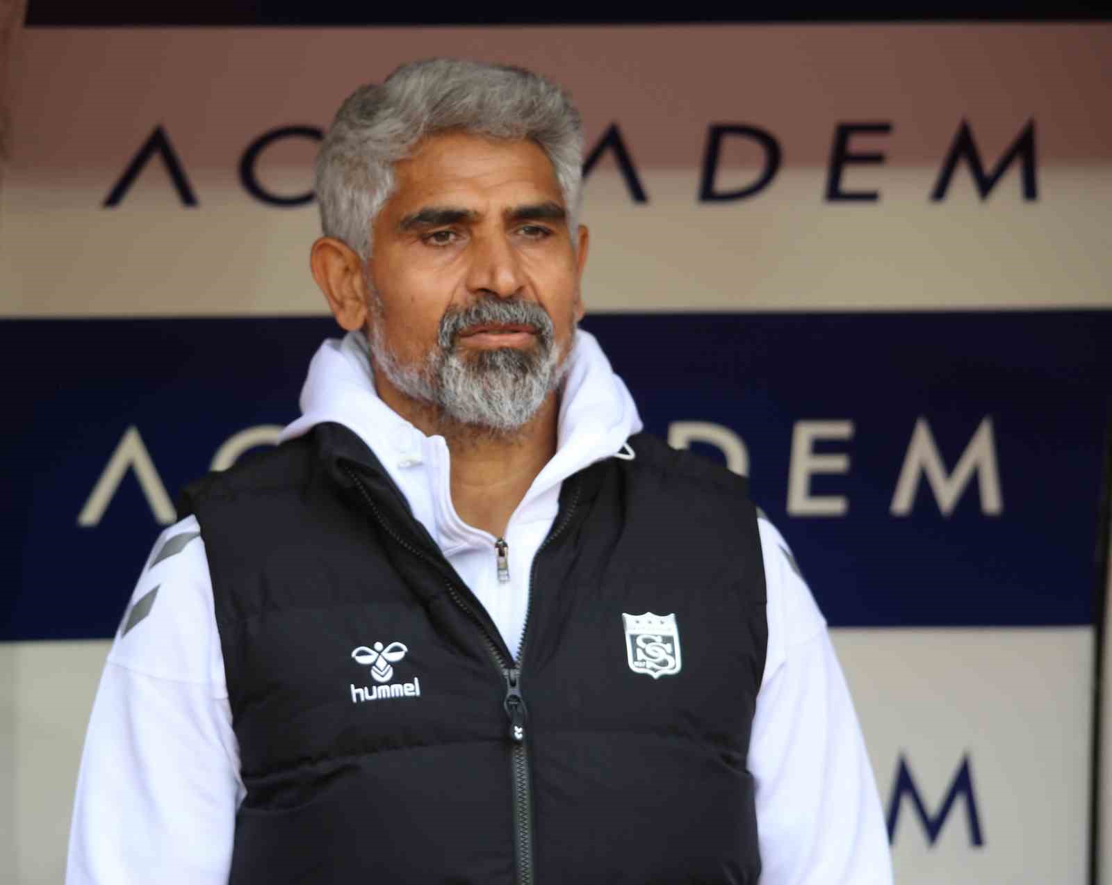 İsmet Taşdemir, Sivasspor&rsquo;da ilk ma&ccedil;ına &ccedil;ıktı
