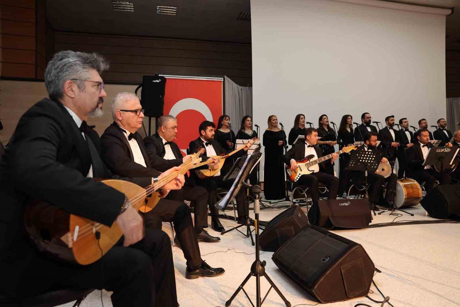Erzincan’da kurtuluşun 108’inci yılına özel Türk halk müziği konseri düzenlendi