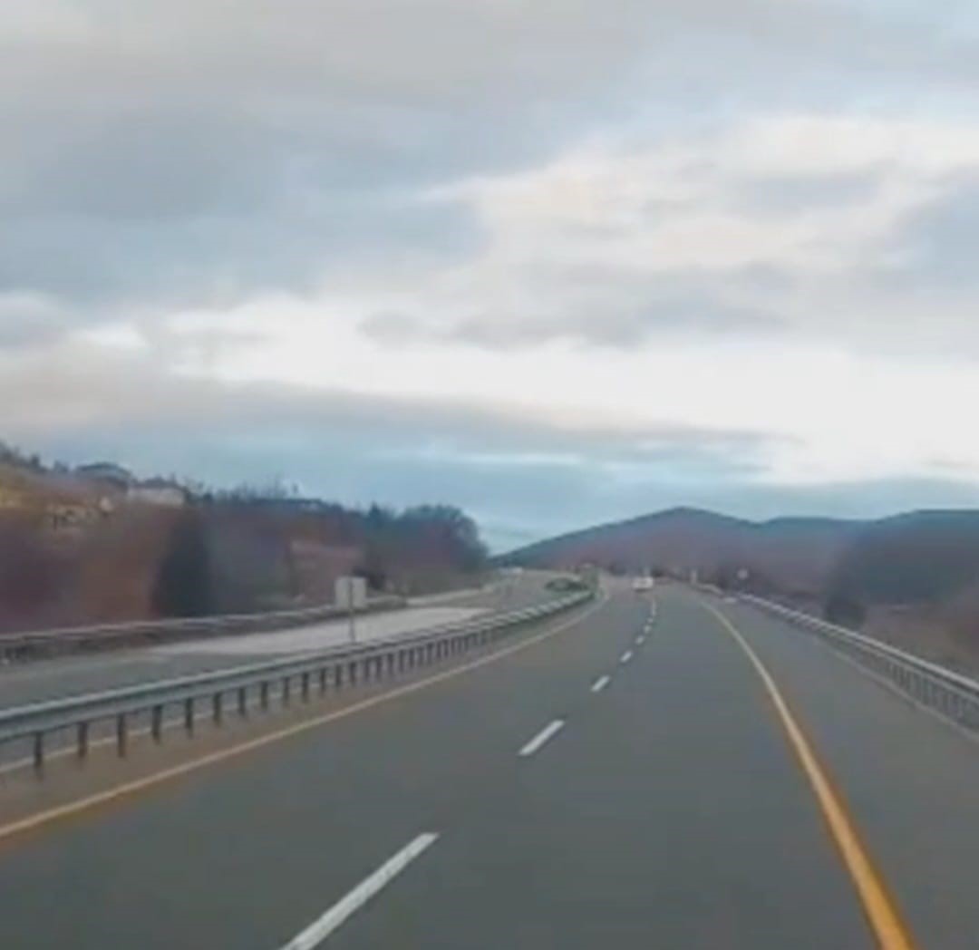 Elazığ’da yaşanan kazada 3 kişi yaralandı: O anlar kamerada