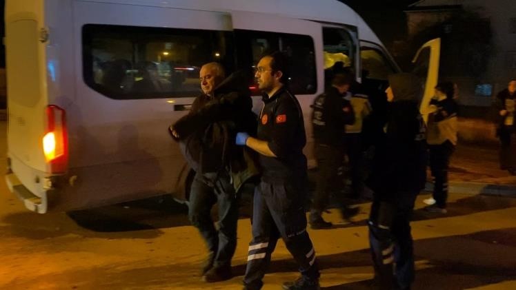 Bursa&rsquo;da otomobil ile minib&uuml;s &ccedil;arpıştı: 9 yaralı
