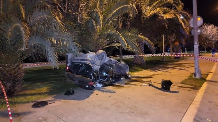 Kartal&rsquo;da aşırı hız faciaya neden oldu: 2 ağır yaralı
