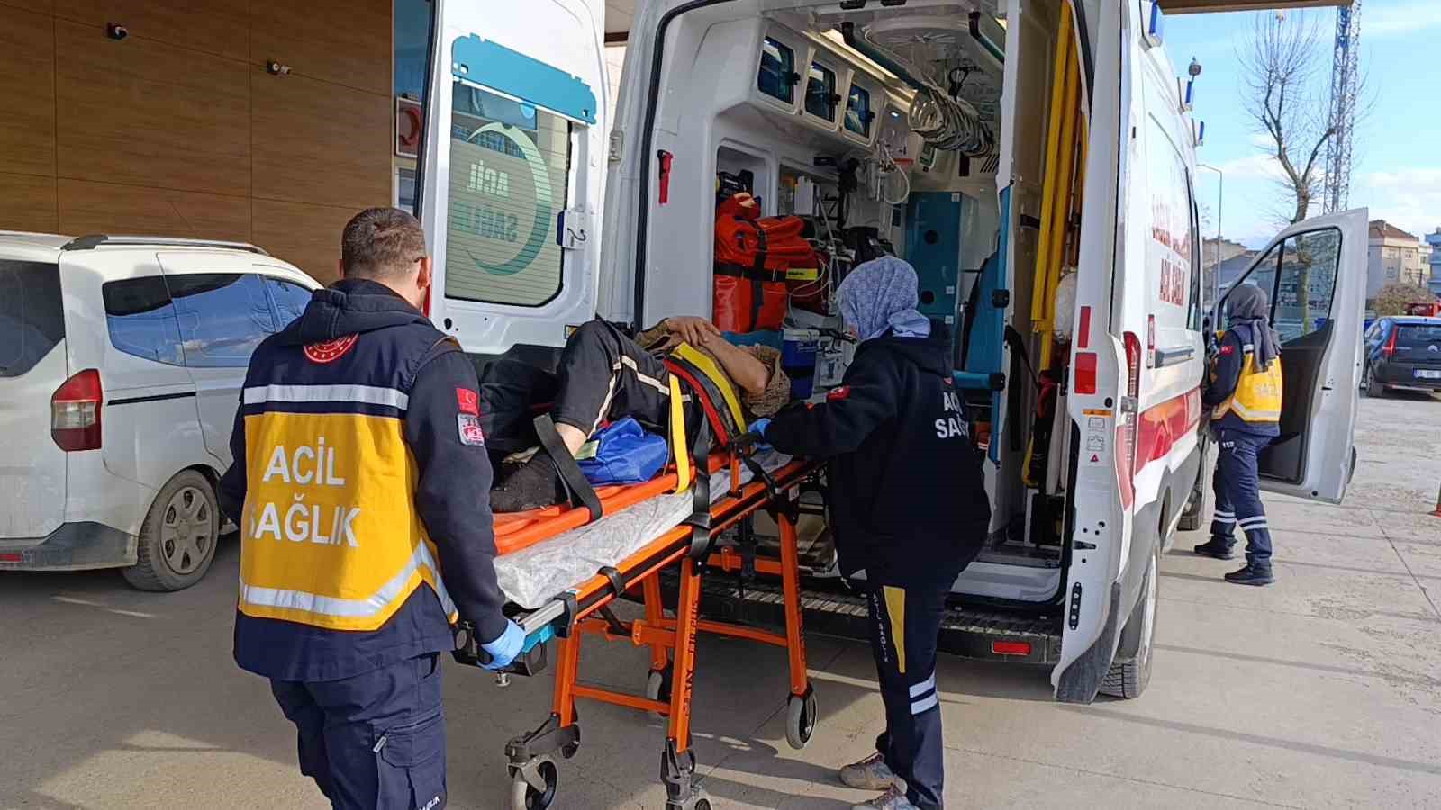 Tamir ettiği trakt&ouml;r&uuml;n altında kaldı
