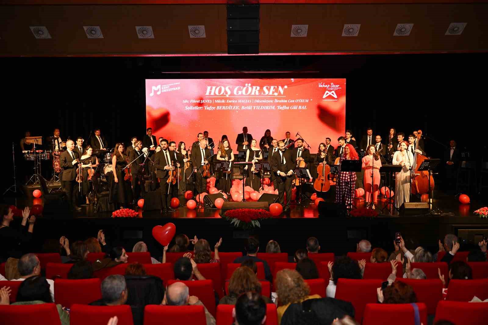 Mersin’de Sevgililer Günü’ne özel Ajda Pekkan şarkıları konseri