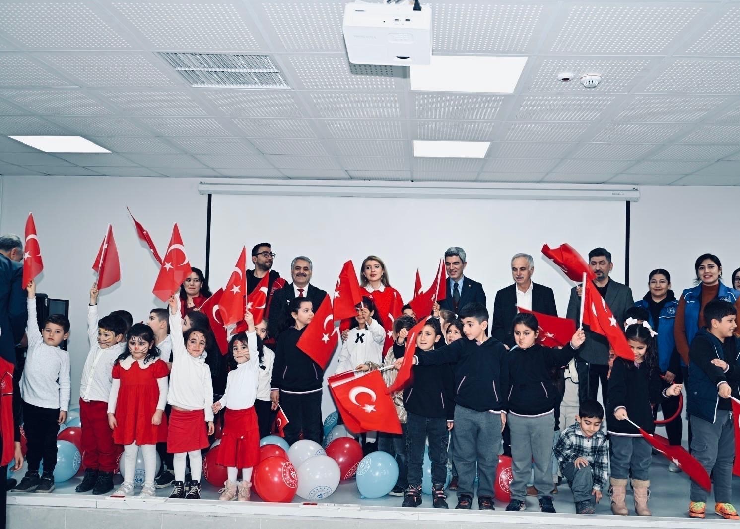 Milletvekili &Ouml;lmeztoprak &ouml;ğrencilerle buluştu
