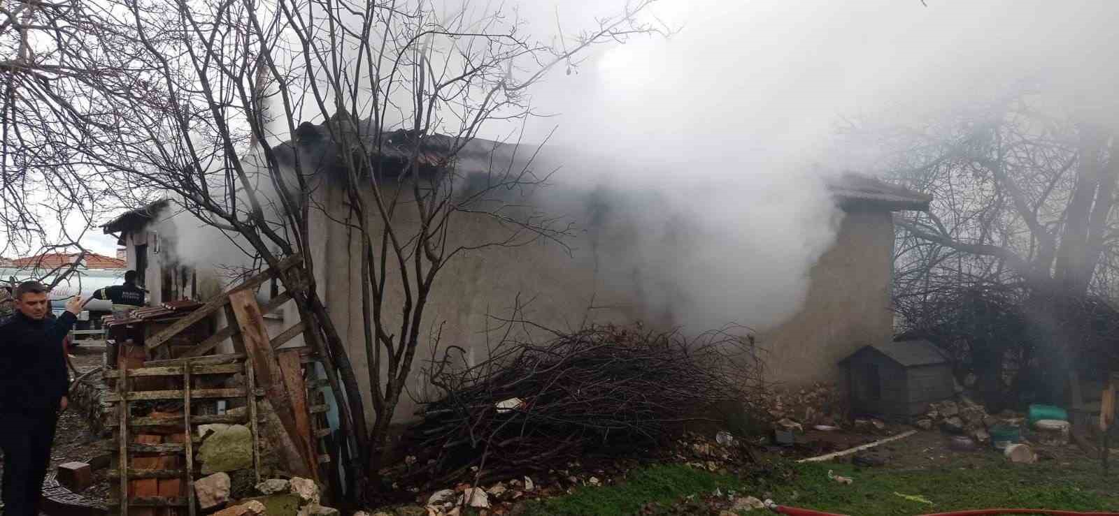 Bilecik&rsquo;te yangın &ccedil;ıkan ev kullanılmaz hale geldi
