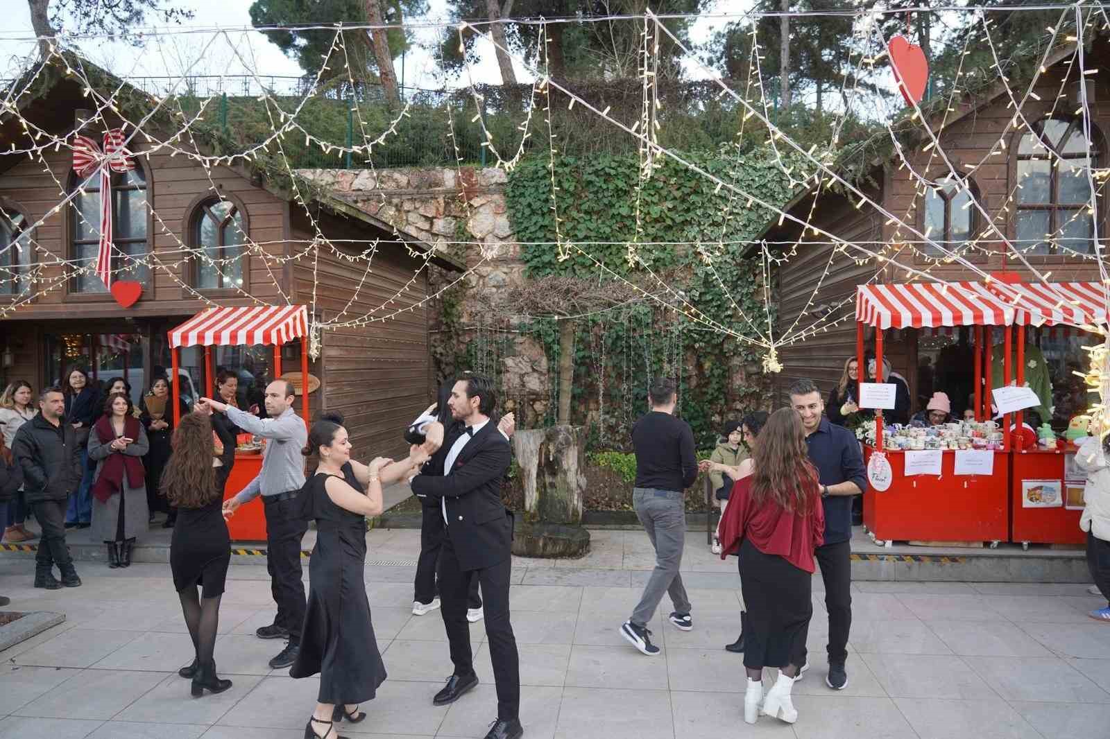 Sevgililer Günü’nde Sanat Sokağı renkli görüntülere sahne oldu