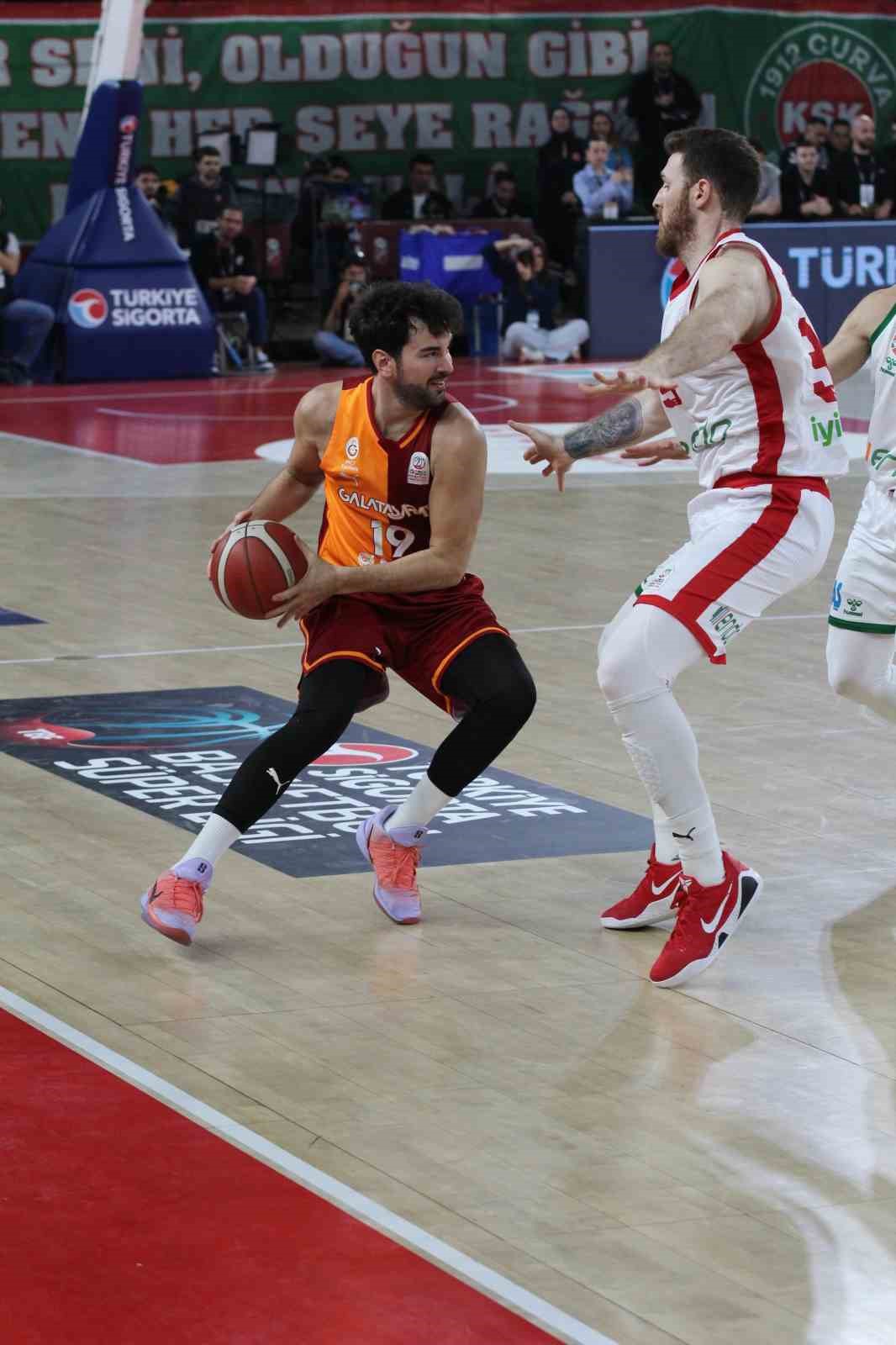 Basketbol S&uuml;per Ligi: Karşıyaka: 72 - Galatasaray: 82
