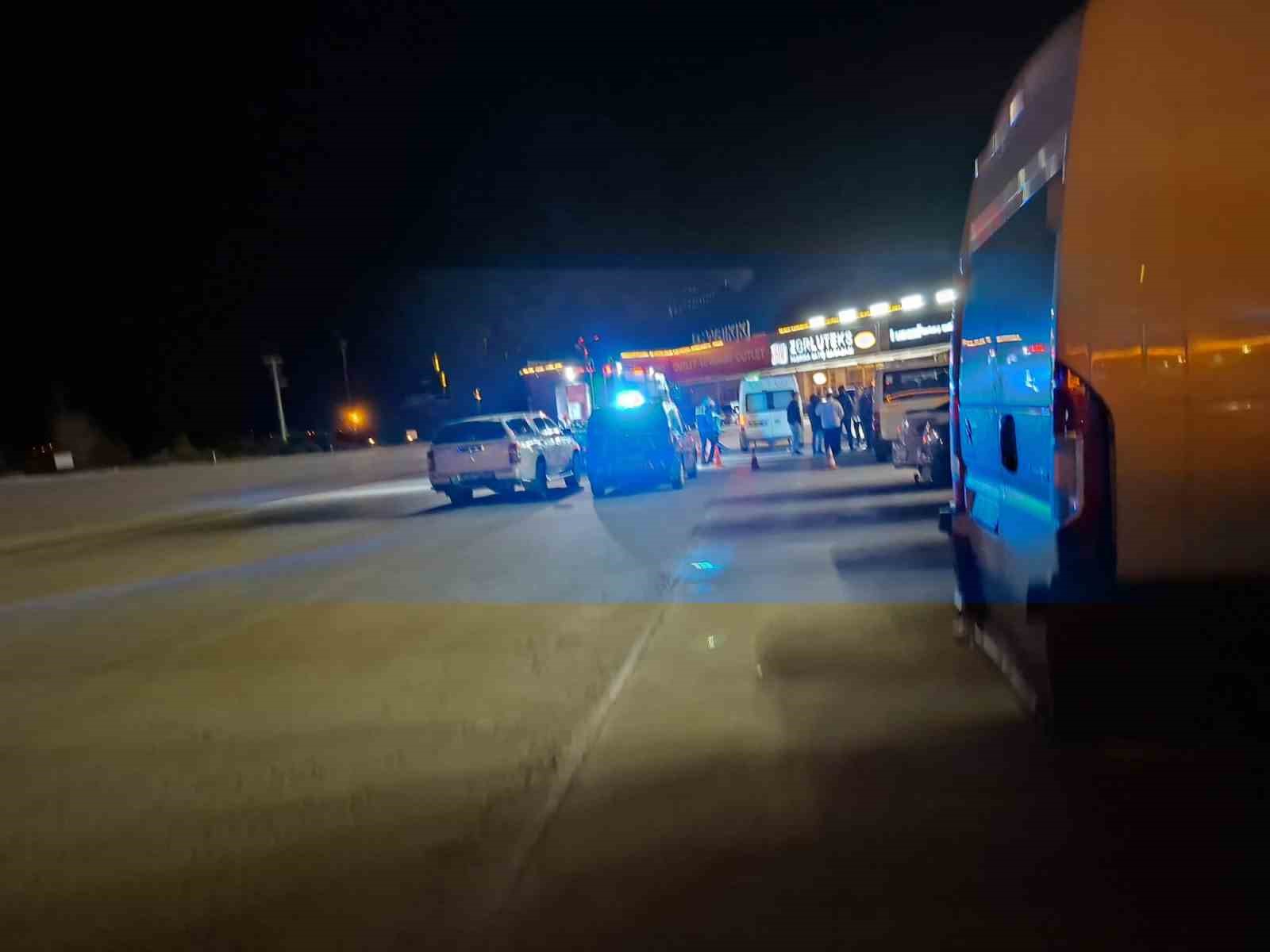 Dinlenme tesisinde 5 g&uuml;nd&uuml;r park halinde olan otomobilden ceset &ccedil;ıktı
