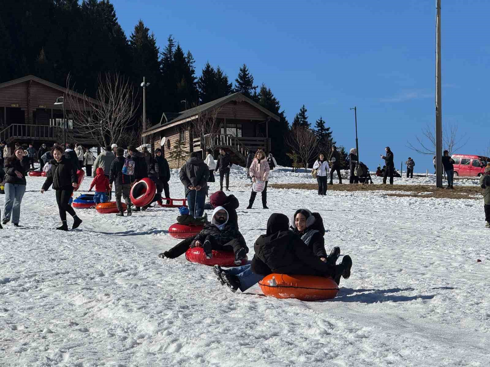 Giresun&rsquo;da "Kar Festivali" renkli g&ouml;r&uuml;nt&uuml;lere sahne oldu

