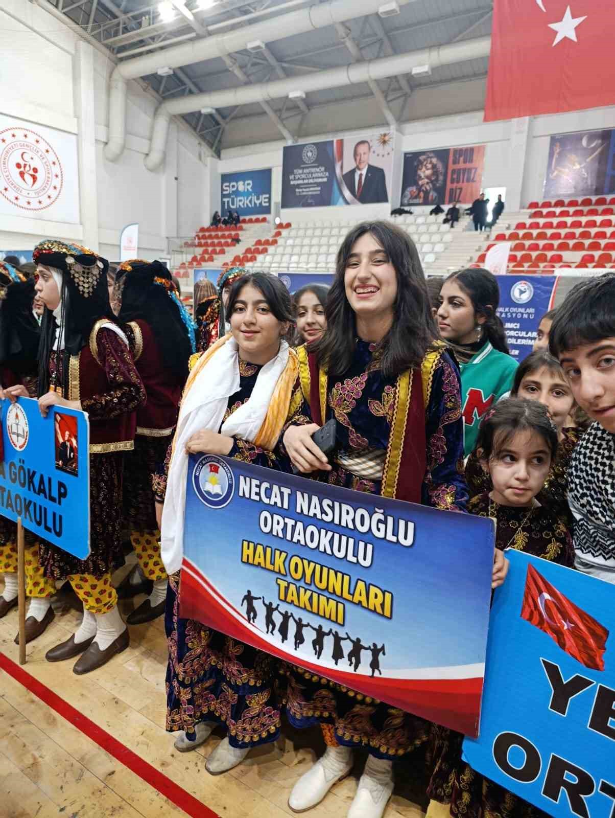 Batman&rsquo;da Okul Sporları Halk Oyunları Yarışması d&uuml;zenlendi
