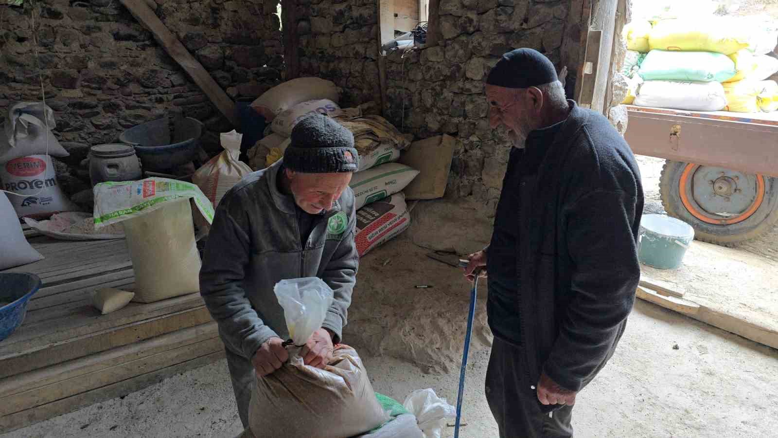 Tarihi değirmen suyun g&uuml;c&uuml;yle 300 yıldır ayakta
