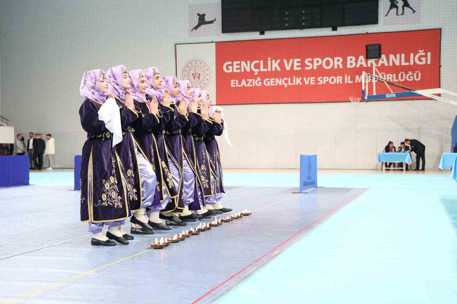 Elazığ&rsquo;da geleneksel ezgilerle b&uuml;y&uuml;k rekabet
