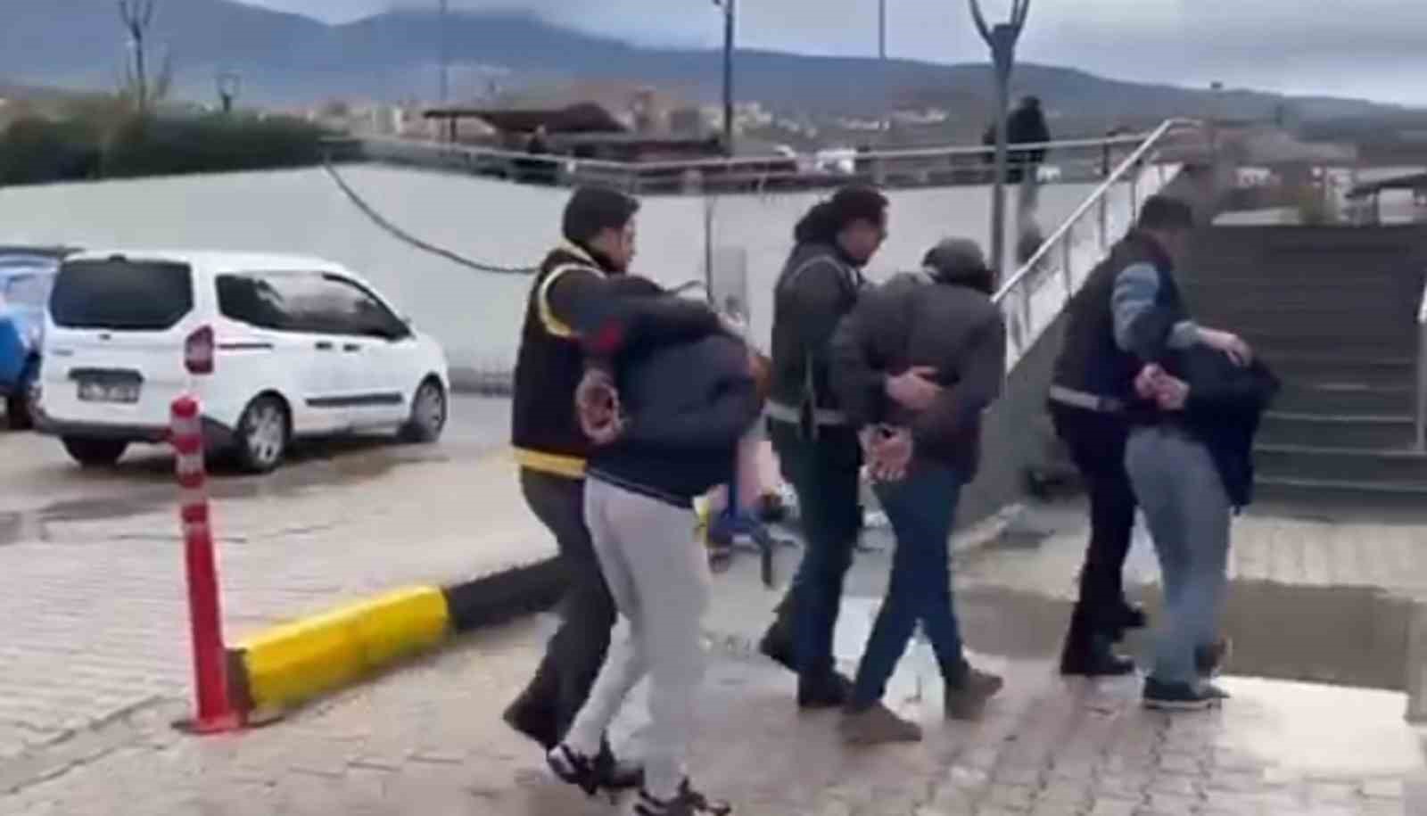 İskenderun&rsquo;da hapis cezası ile aranan 3 şahıs yakalandı
