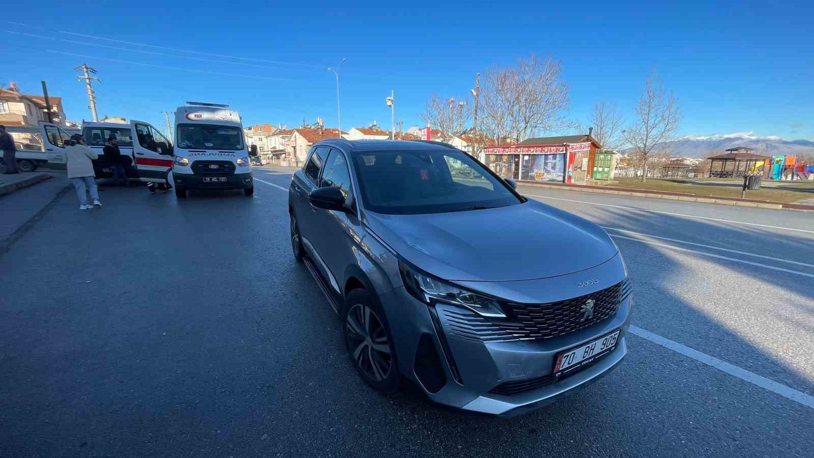 SUV aracın &ccedil;arptığı yaya yola savrularak yaralandı
