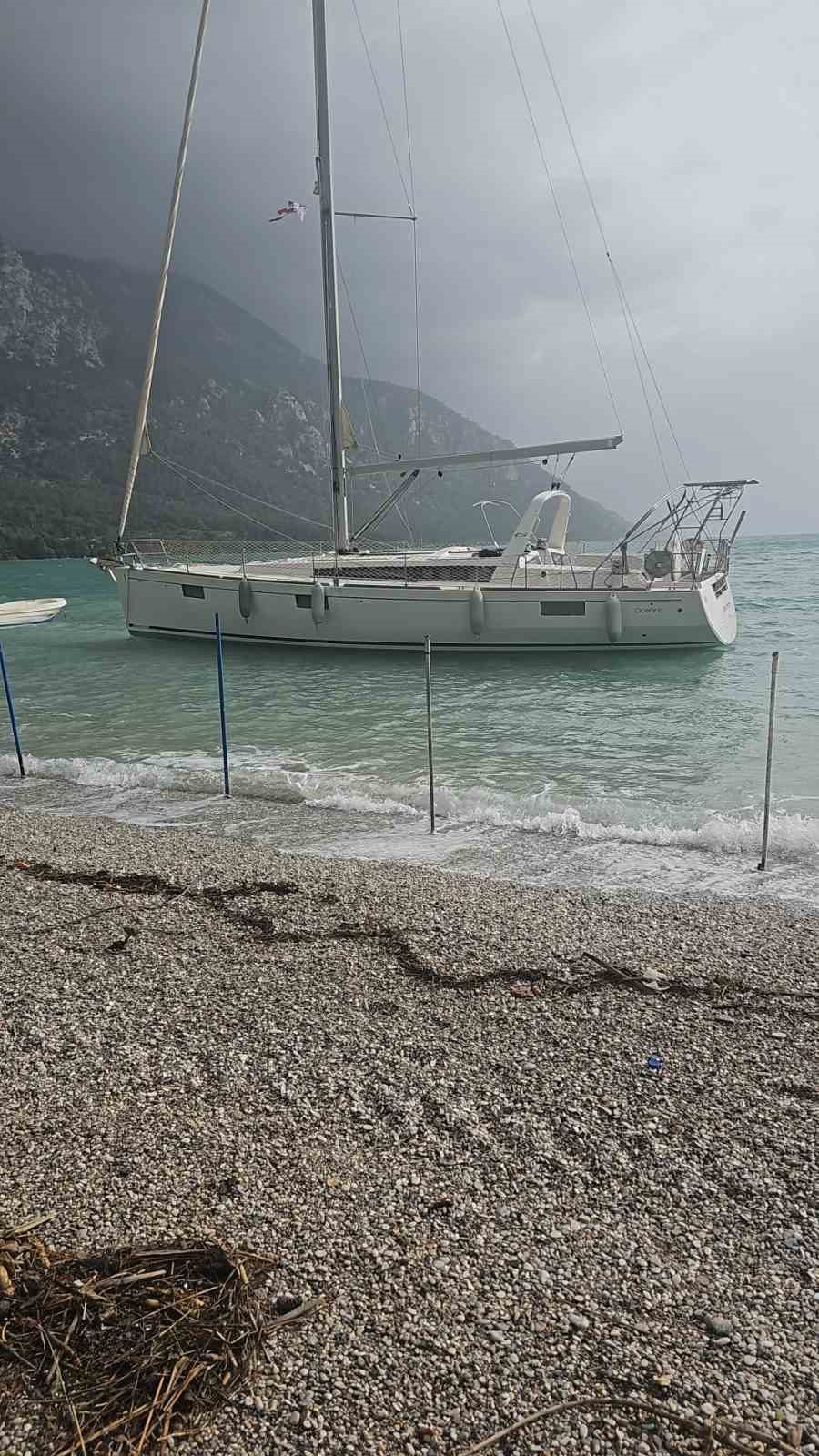 Akb&uuml;k&rsquo;te şiddetli fırtına ve sağanak hayatı olumsuz etkiledi
