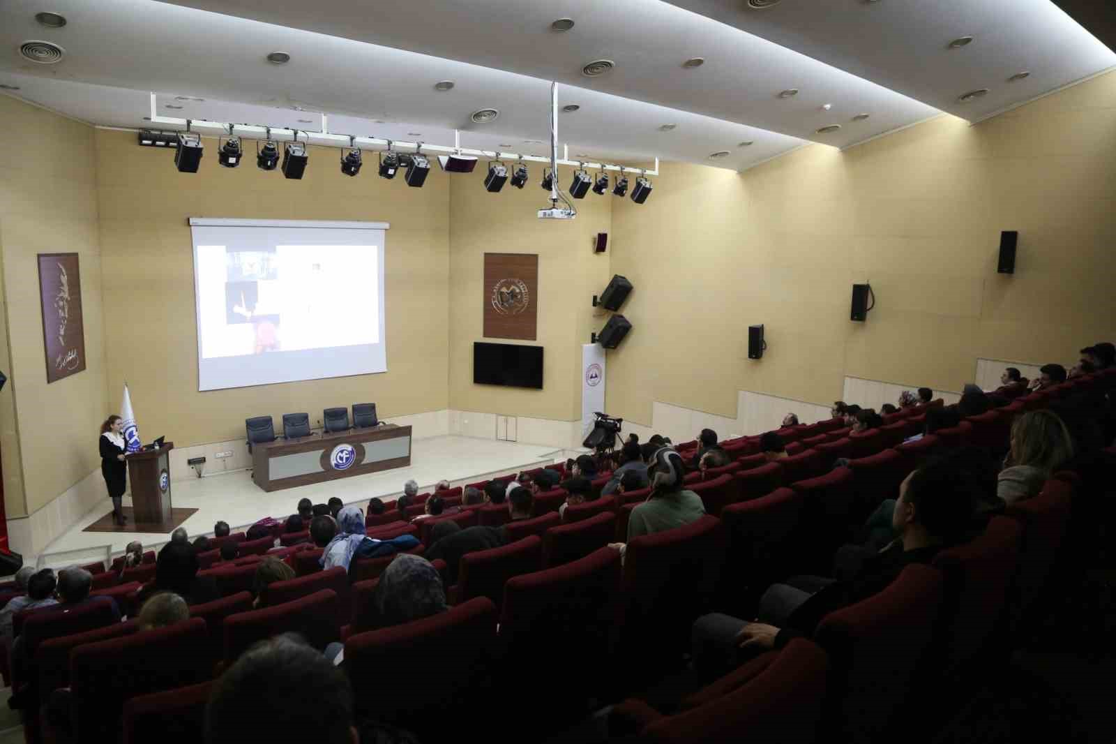 ER&Uuml;&rsquo;de &rsquo;Uzay Radyasyonunda Hayatta Kalmak&rsquo; konulu konferans d&uuml;zenlendi
