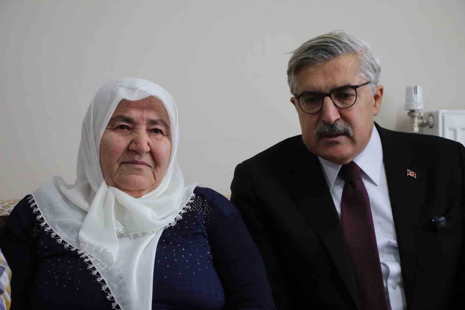 AK Parti Genel Başkan Yardımcısı Yayman Uşak&rsquo;ta a&ccedil;ıklamalarda bulundu
