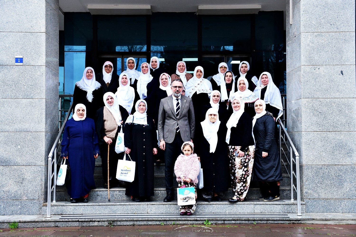 Derekızıklı kadınlardan Mihalgazi&rsquo;ye destek
