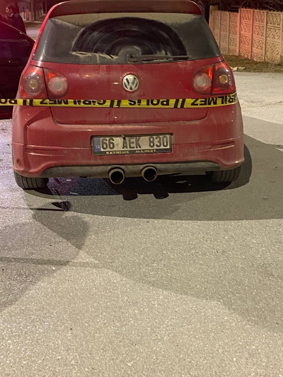 Motosiklet otomobille kafa kafaya çarpıştı: 1 ölü, 2 yaralı