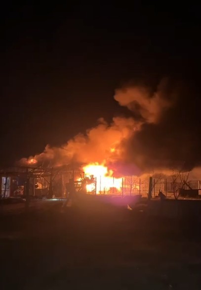 Tekirdağ&rsquo;da kır evi alev alev yanarak k&uuml;le d&ouml;nd&uuml;
