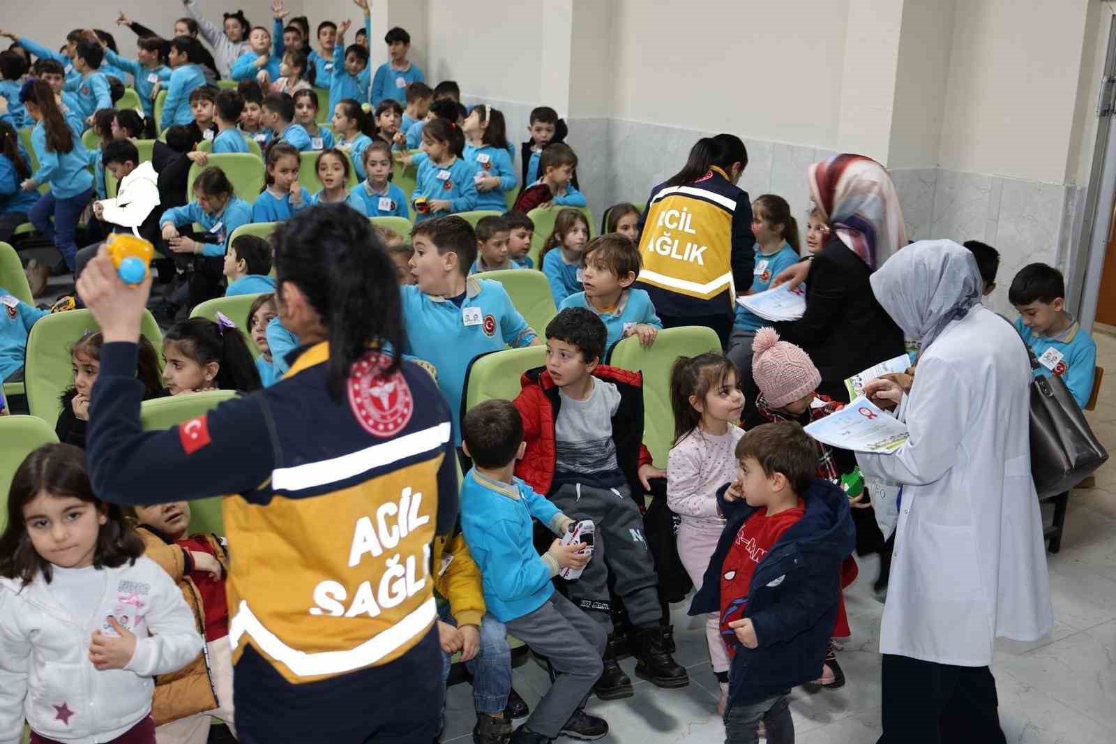 Bayburt’ta öğrencilere yönelik sağlık eğitimi sürüyor