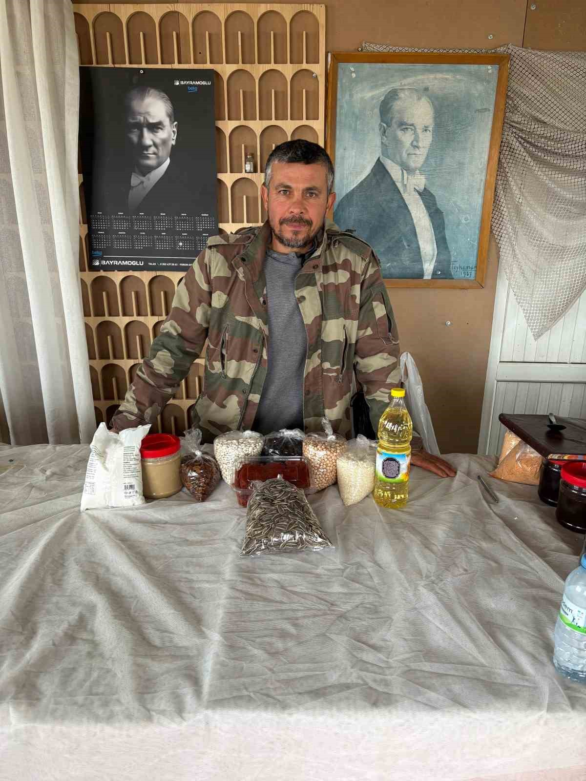 &Ccedil;ift&ccedil;ilerden topladıklarıyla ramazan kolisi hazırlıyorlar
