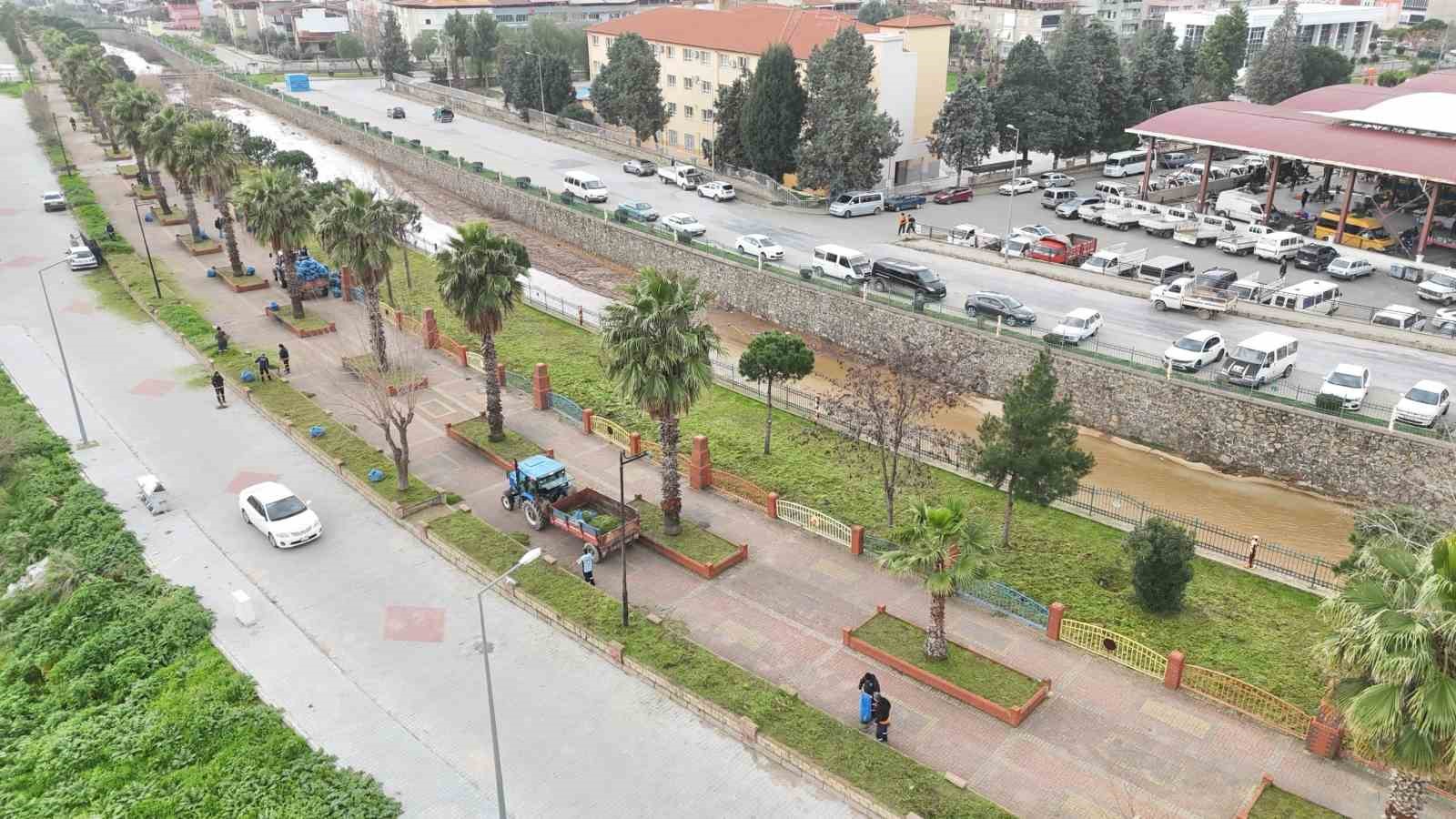 Nazilli Belediyesi y&uuml;r&uuml;y&uuml;ş yollarını bakıma aldı
