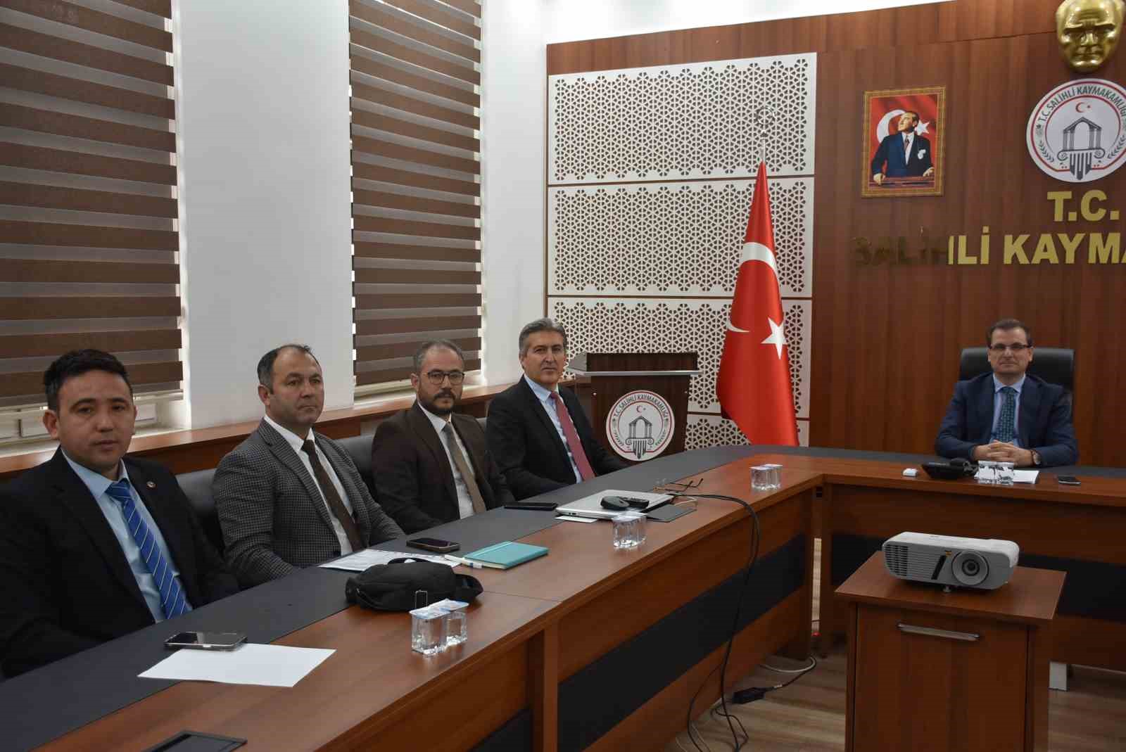 Salihli&rsquo;de &uuml;niversite g&uuml;venliği masaya yatırıldı
