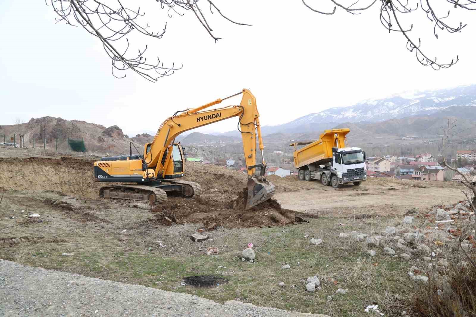 Oltu&rsquo;da yeni &ouml;ğretmenevinin temelleri a&ccedil;ılıyor
