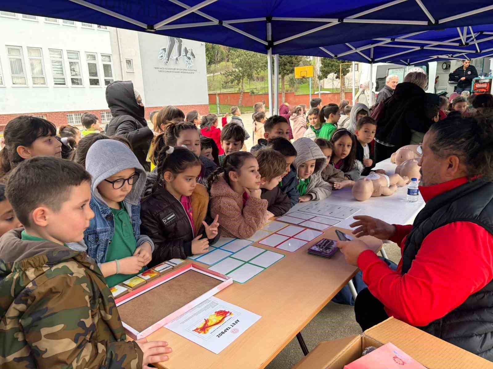 Düzce’de çocuklara afet eğitimleri sürüyor