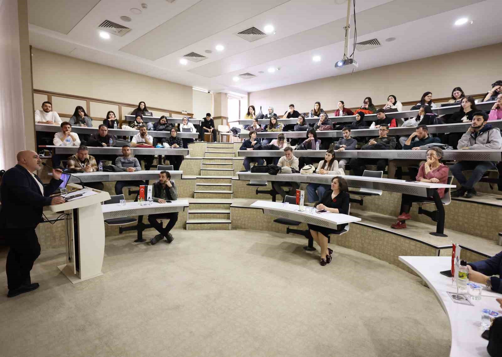 HKÜ’de "Mezopotamya’dan Günümüze: Gılgamış Destanı" konferansı düzenlendi