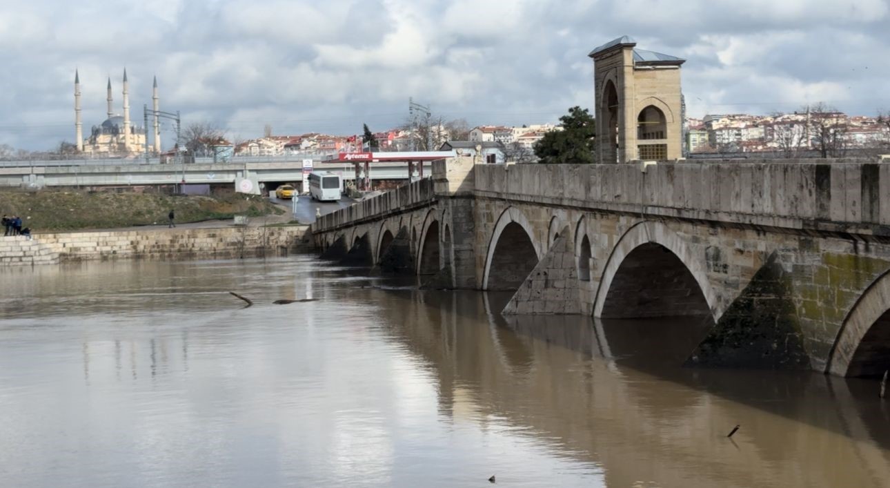 Edirne&rsquo;de Tunca Nehri taştı
