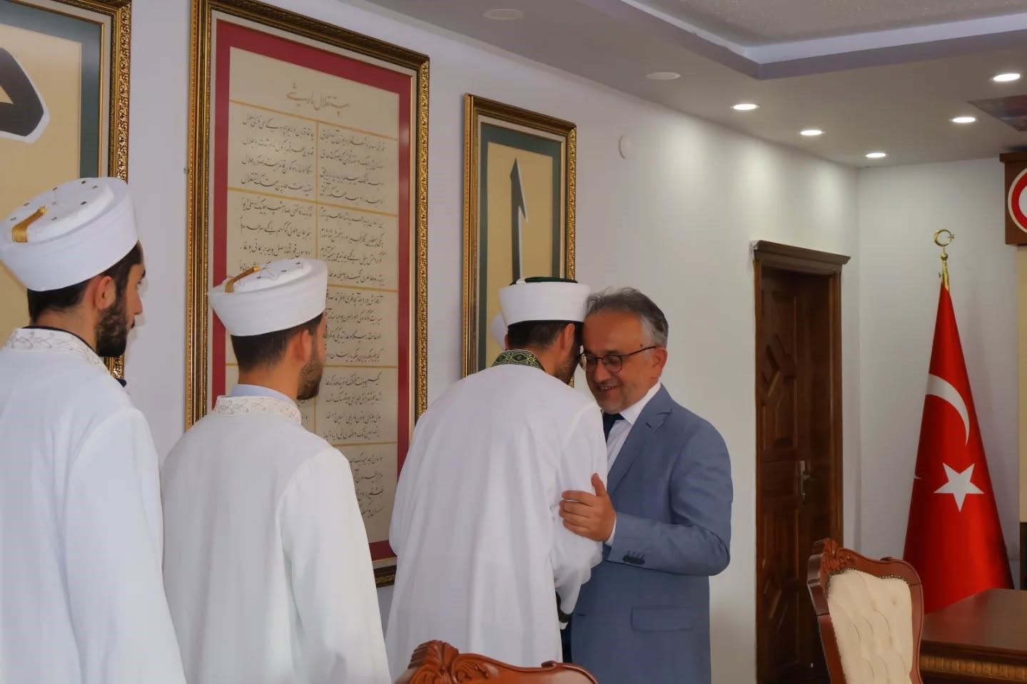 Bayburt’ta göreve başlayan imam hatiplere cübbe töreni