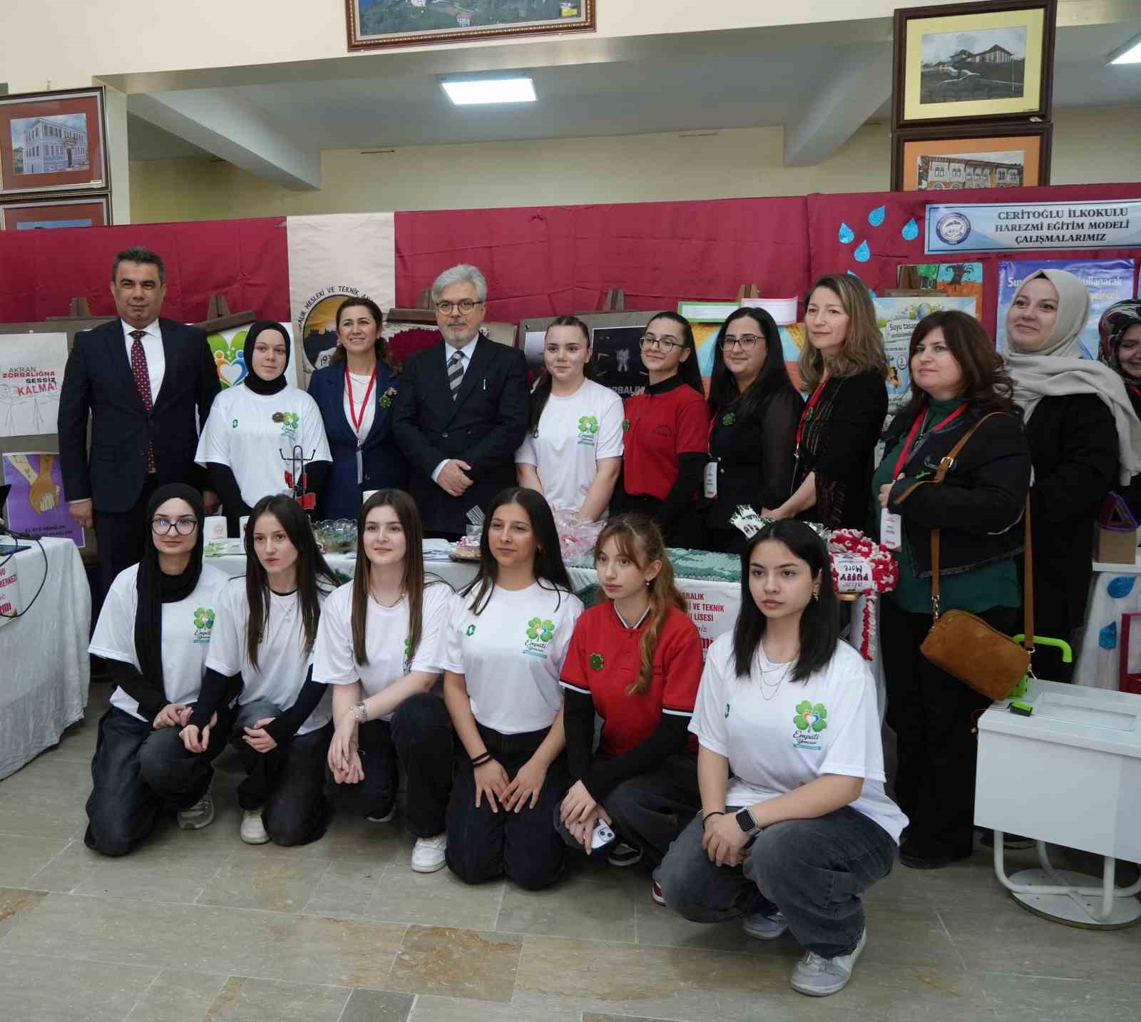 Bakan Yardımcısı Yelkenci, Harezmi Eğitim Modeliyle hazırlanan sergiyi gezdi
